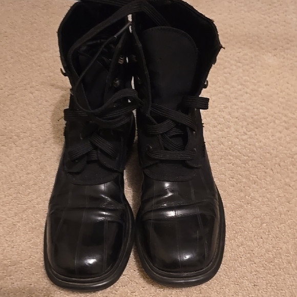 Black Leather GUCCI Boots with Green and Red Stripe - Picture 2 of 6